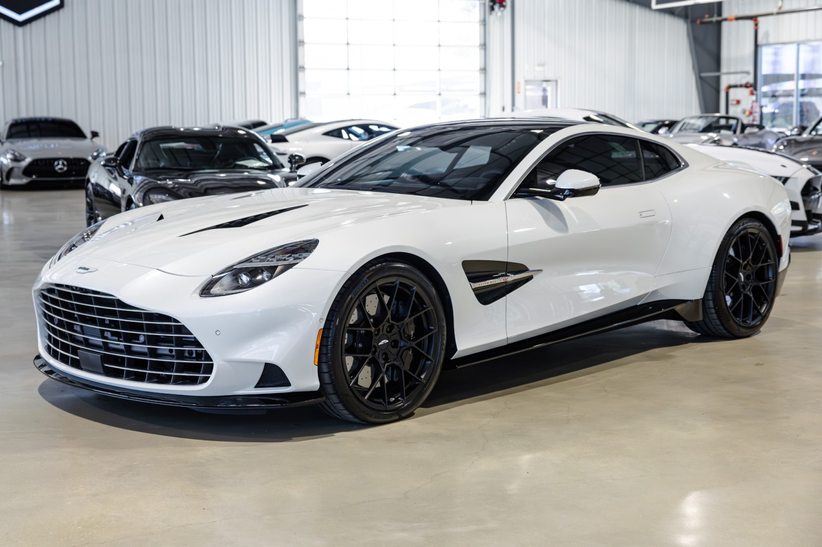 aston martin vanquish 2025 SCFUMCEV1SGJ60525 image aston martin vanquish 2025 SCFUMCEV1SGJ60525 image
